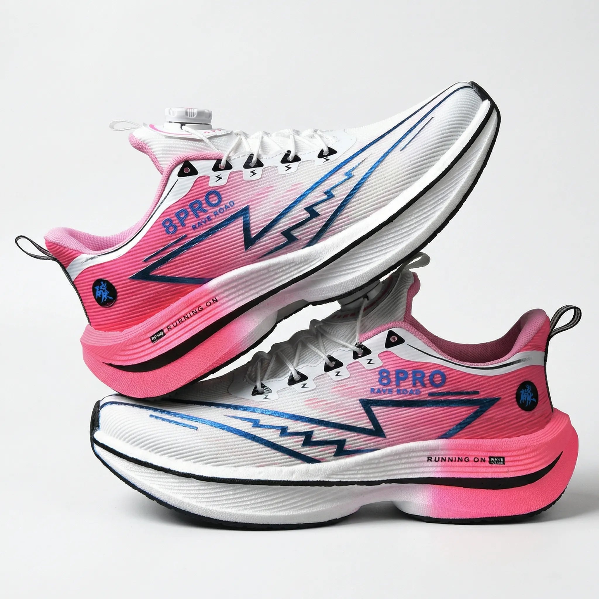 Lightweight road running sneakers with carbon board responsive sole