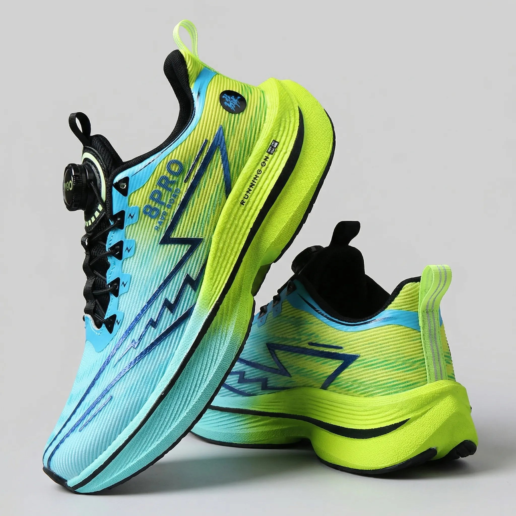 Lightweight road running sneakers with carbon board responsive sole