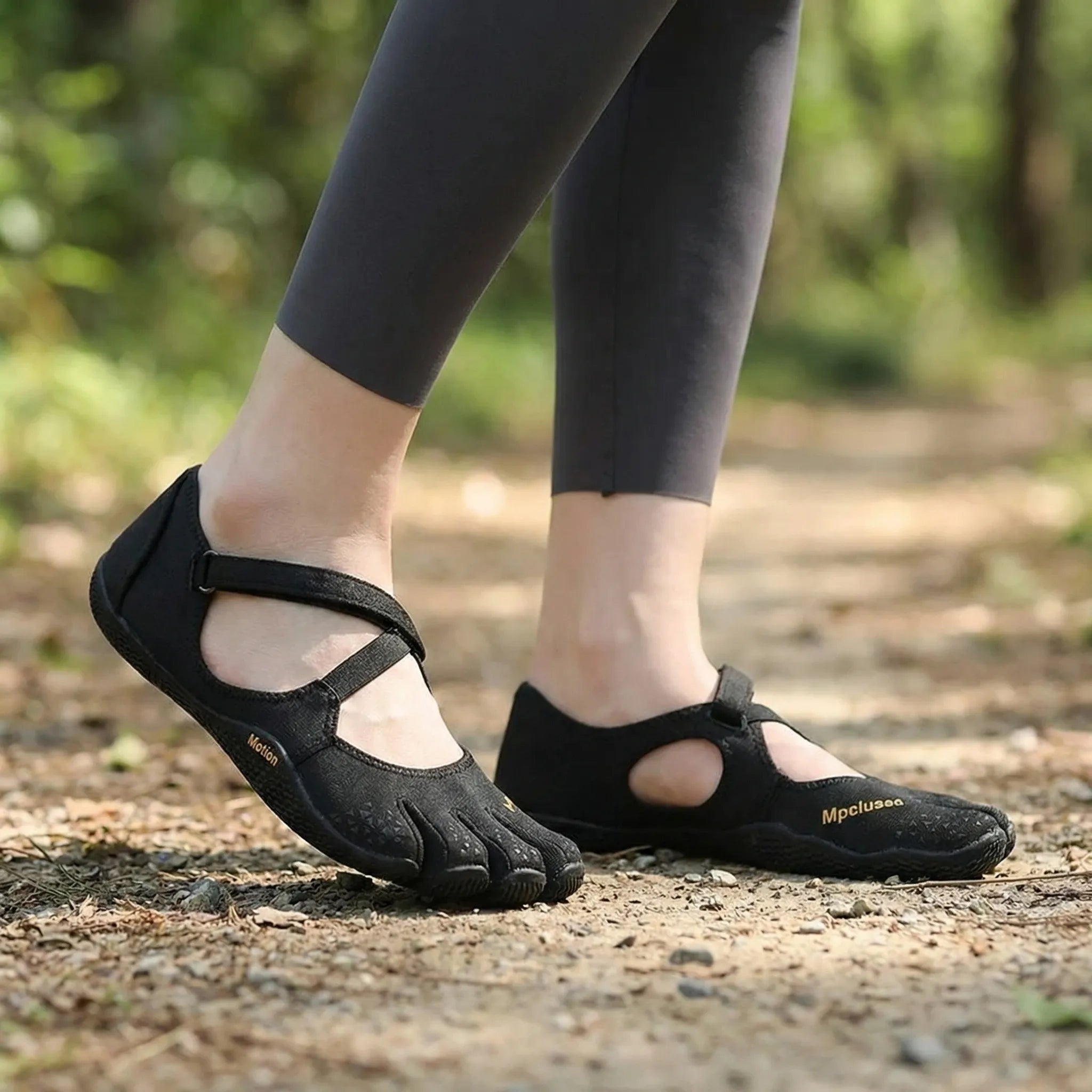 Women's five-toe minimalist water shoe with quick-drying fabric and adjustable loop strap