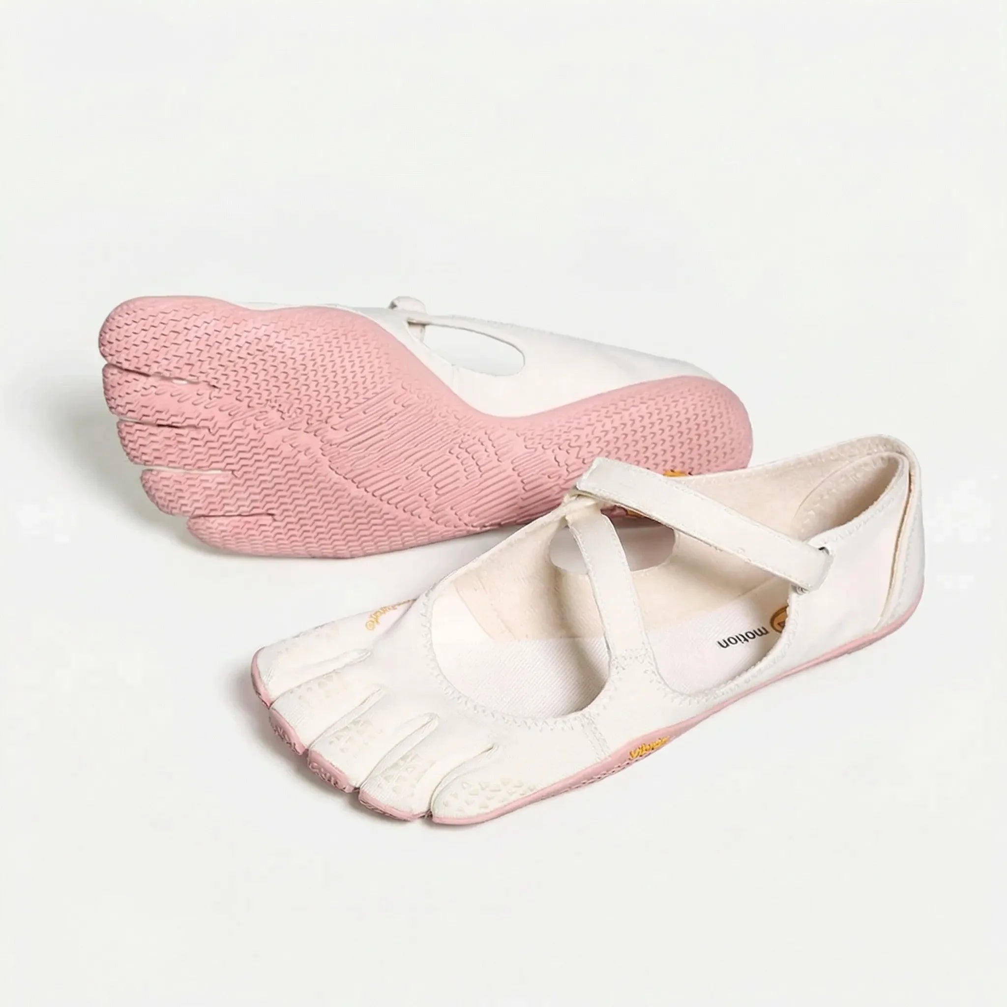 Women's five-toe minimalist water shoe with quick-drying fabric and adjustable loop strap