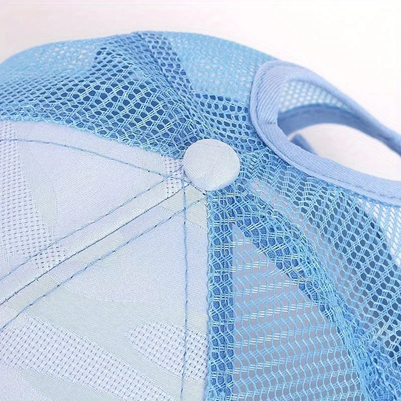 Women's baseball cap with ponytail opening, breathable mesh back