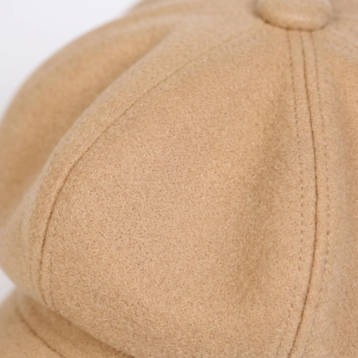 Classic beret with visor and dense woven material for cool weather
