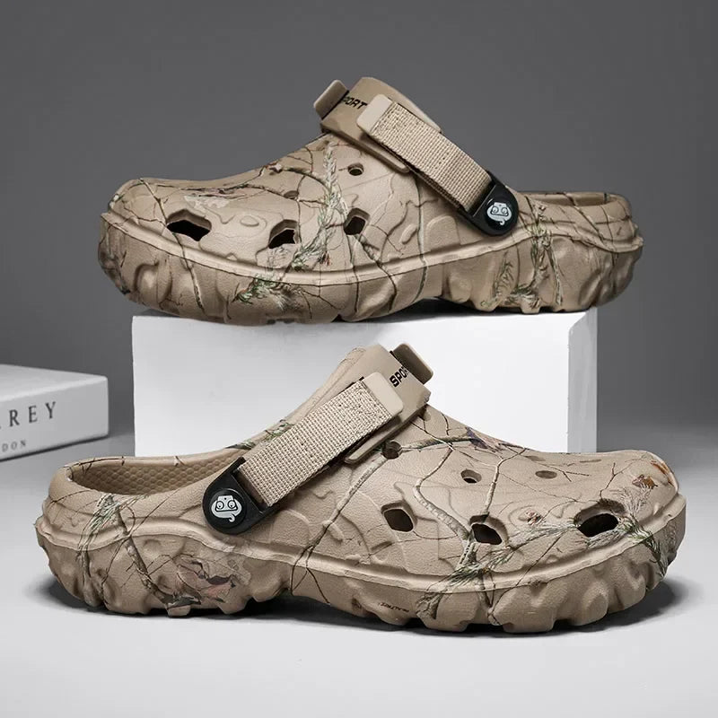 Men's camouflage clogs with adjustable heel strap and breathable design