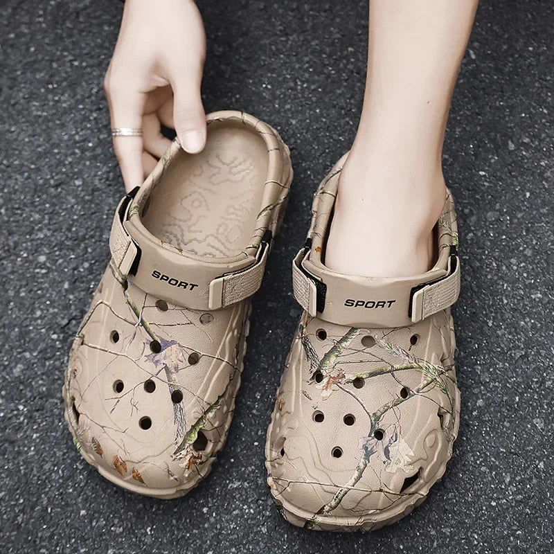 Men's camouflage clogs with adjustable heel strap and breathable design