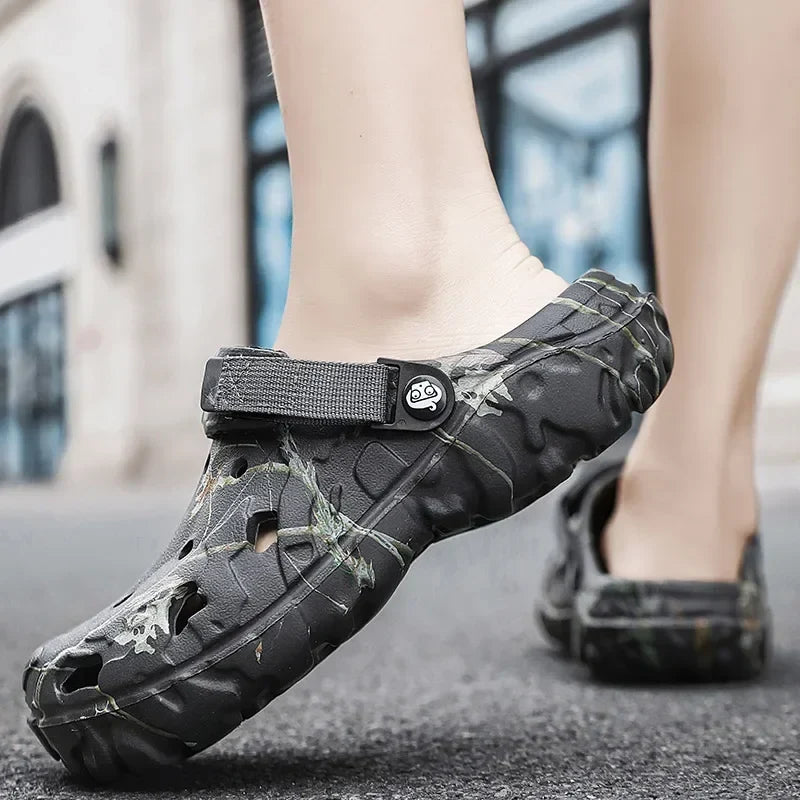 Men's camouflage clogs with adjustable heel strap and breathable design
