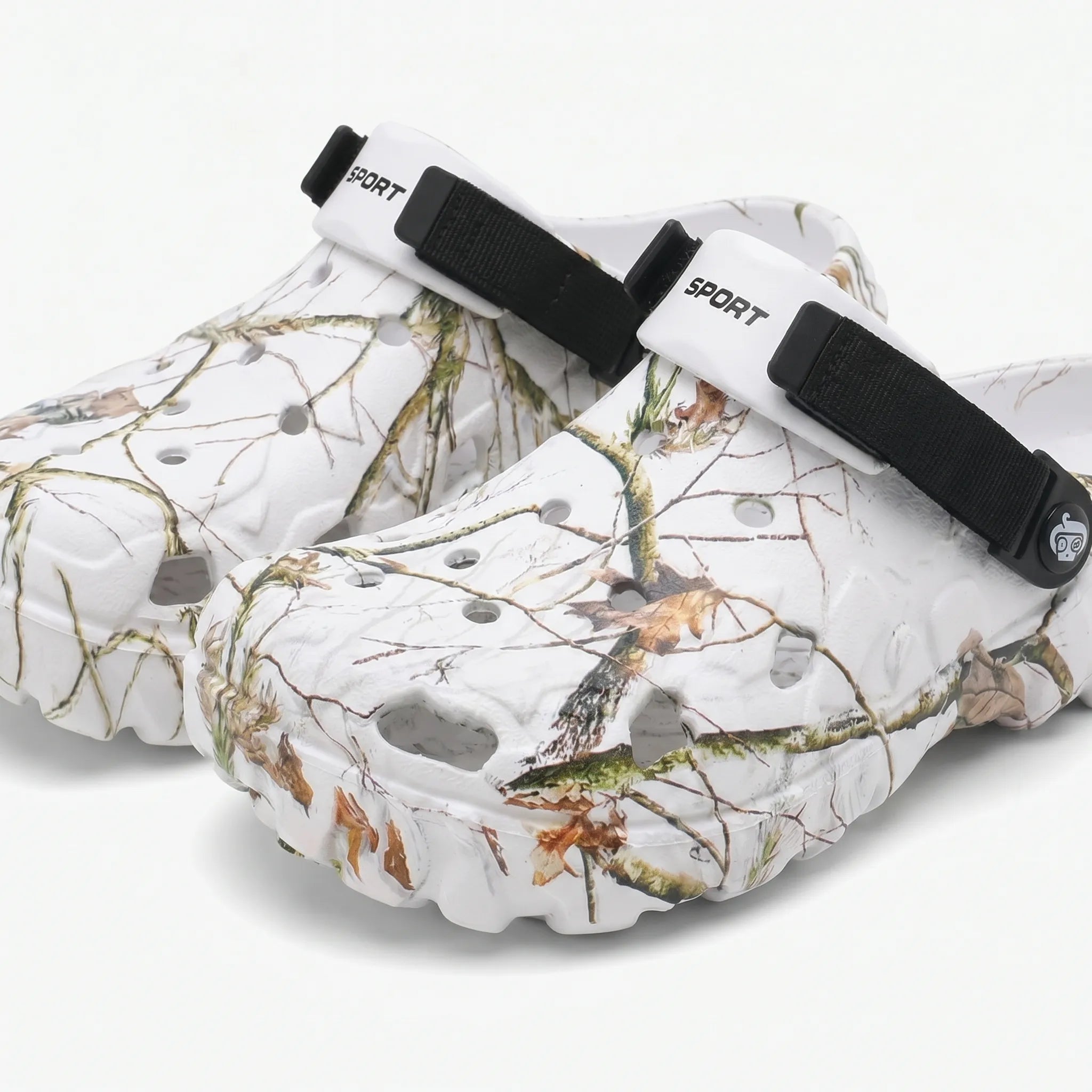 Men's camouflage clogs with adjustable heel strap and breathable design