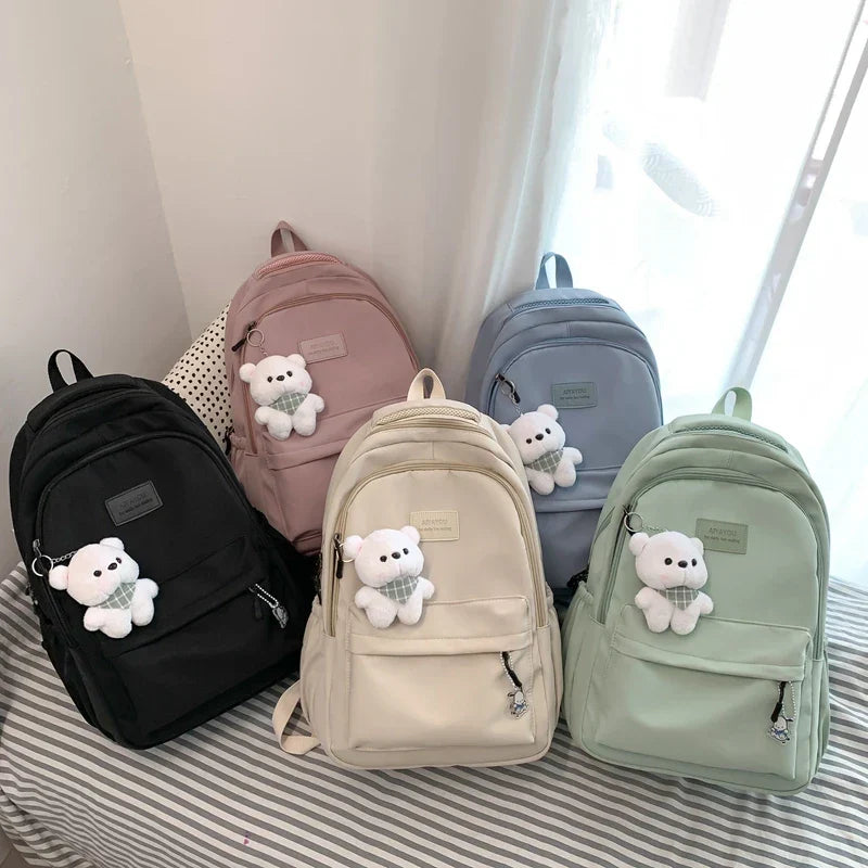 Large-capacity laptop backpack with padded compartment and ergonomic straps