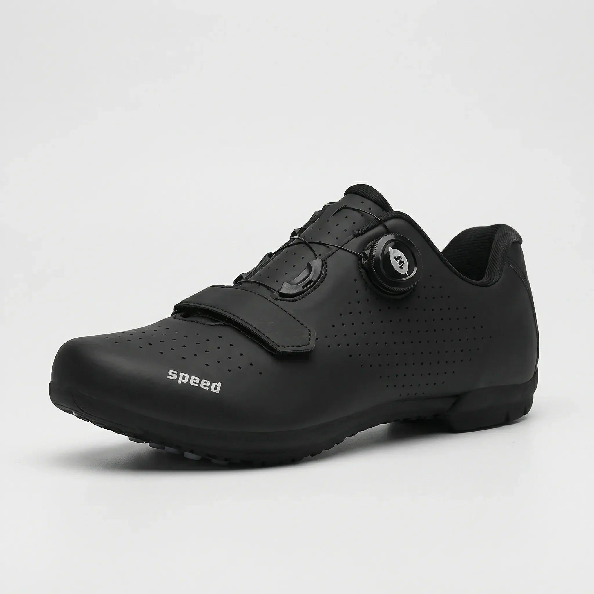 Cleat-free flat pedal cycling shoe with grippy rubber sole and rotary dial