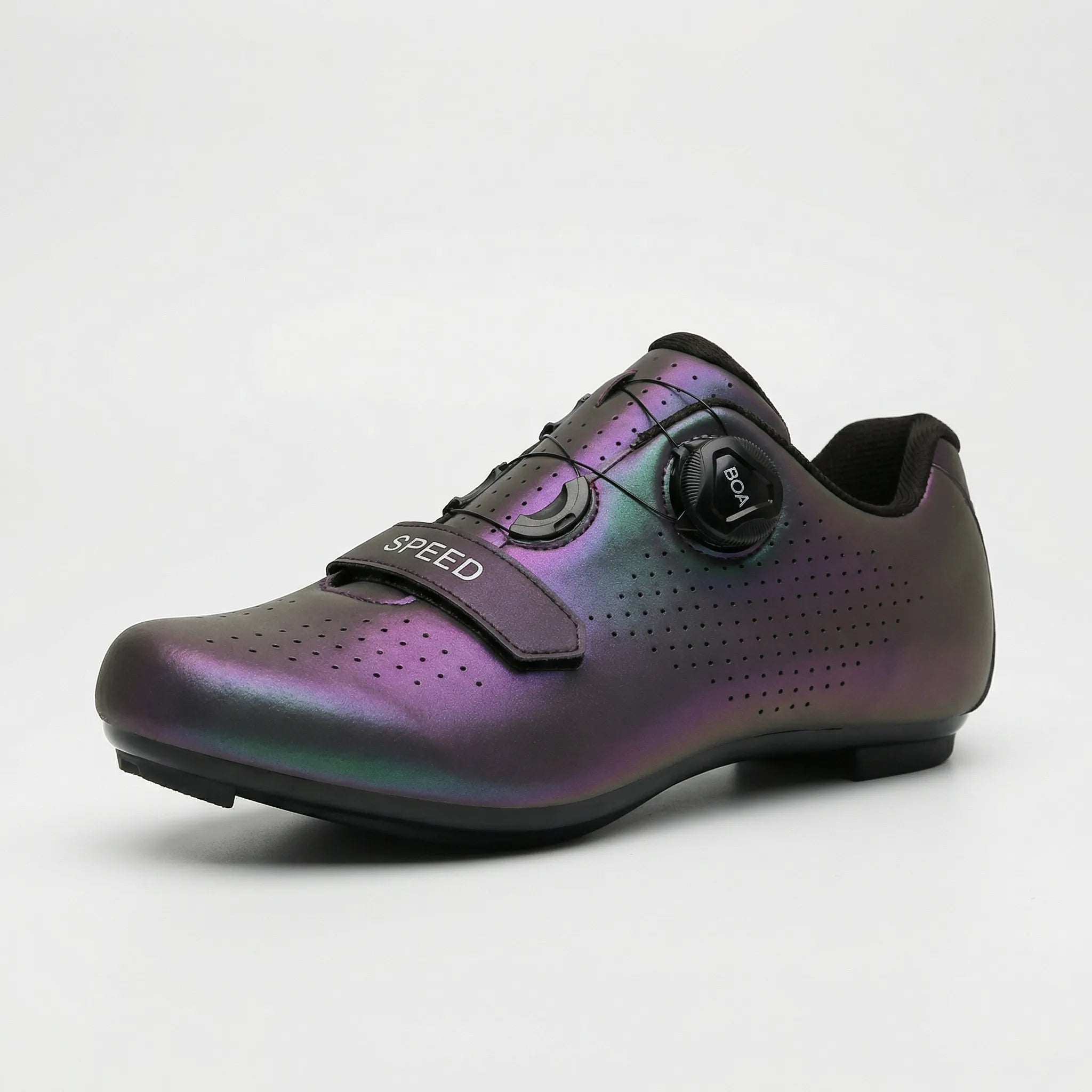 Cleat-free flat pedal cycling shoe with grippy rubber sole and rotary dial