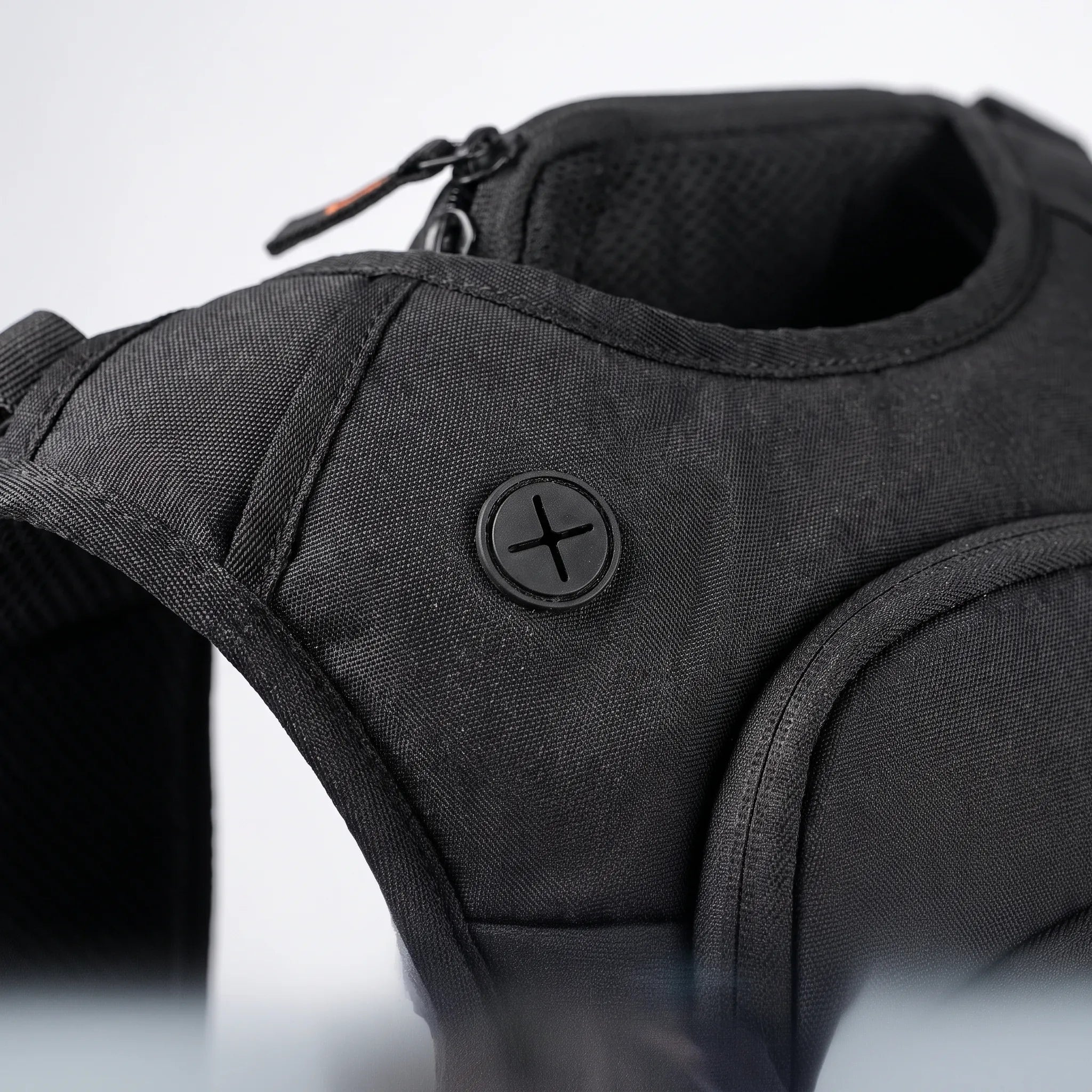 Sports backpack with cross harness design and hydration port