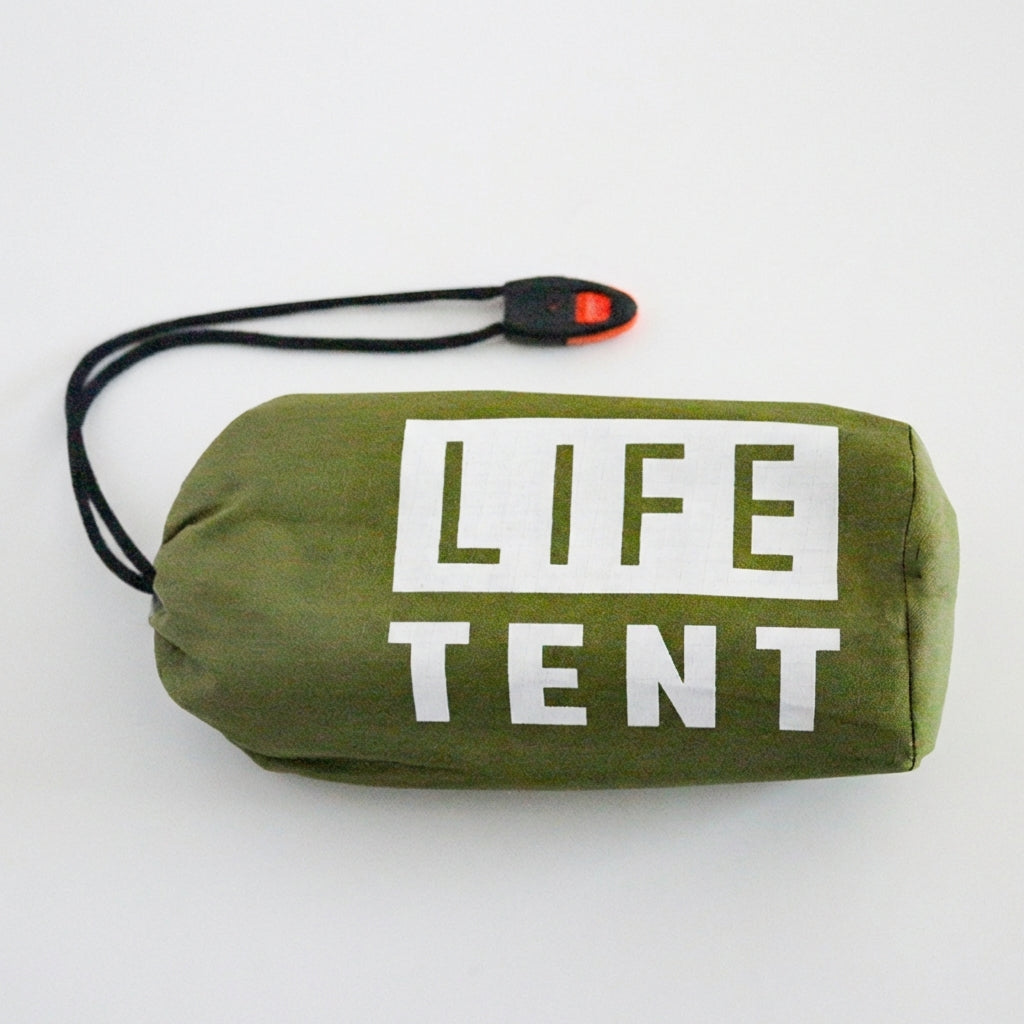 Compact 2-person emergency shelter tent with heat retention and quick setup