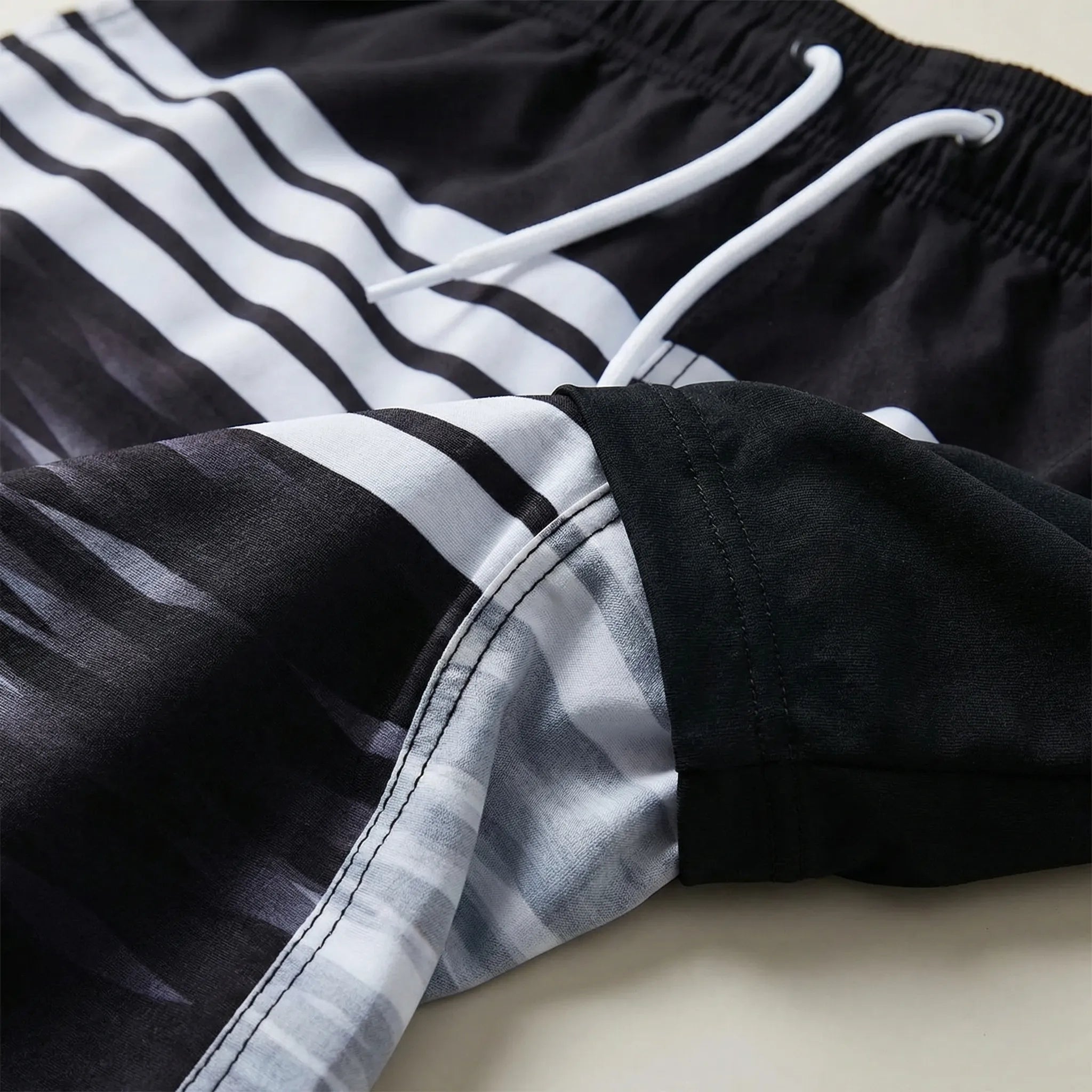 Men's athletic 2-in-1 swim shorts with quick-dry outer layer