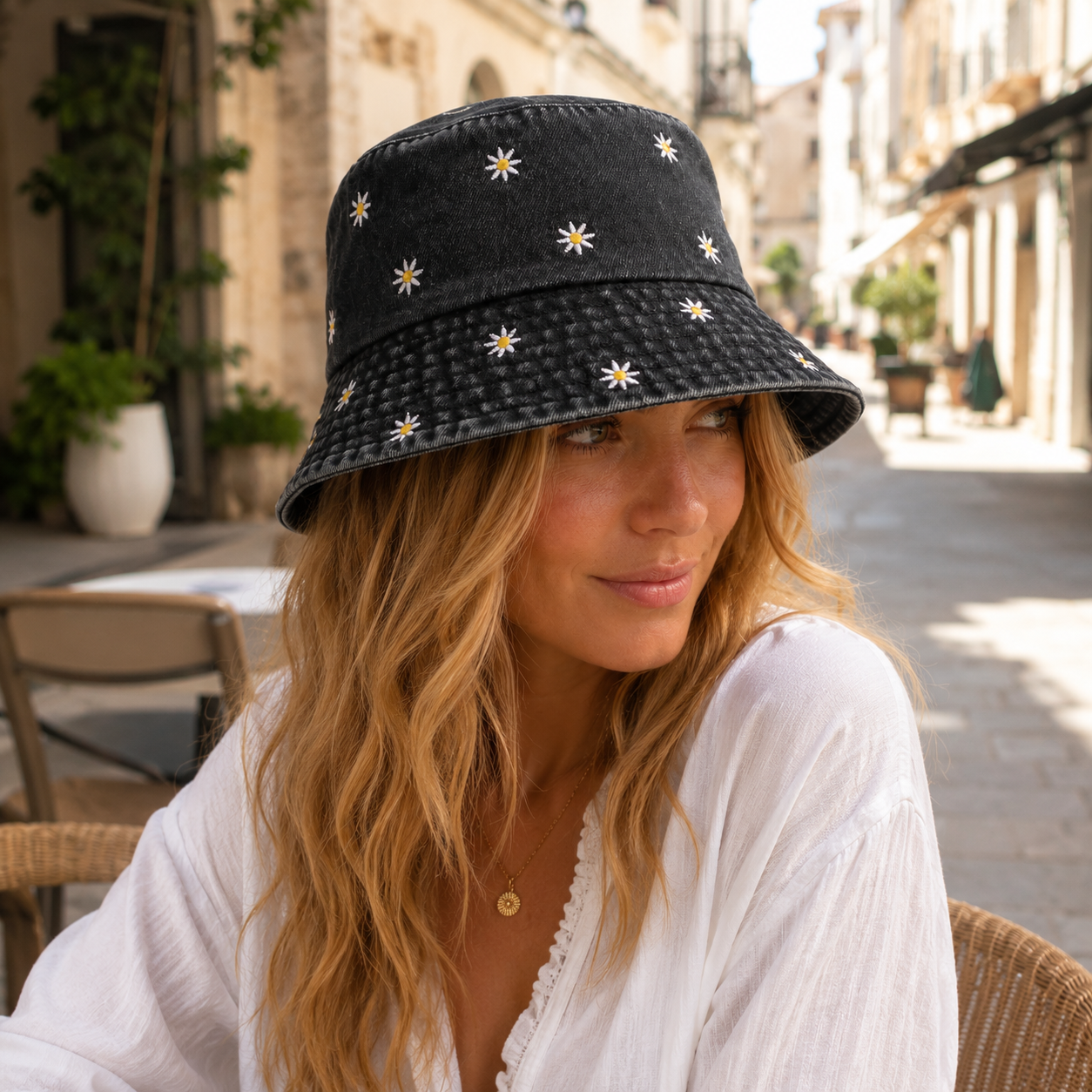 Celrien | Daislyn Daisy Embroidered Bucket Hat