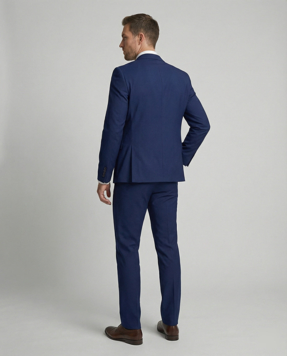 Classic Three-Piece Men's Suit for Formal Occasions